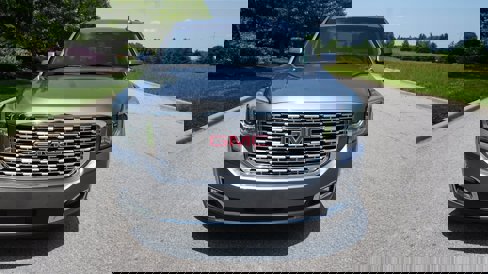 Used 2018 GMC Yukon Denali image 3