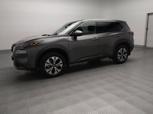 Used 2021 Nissan Rogue SV image 2