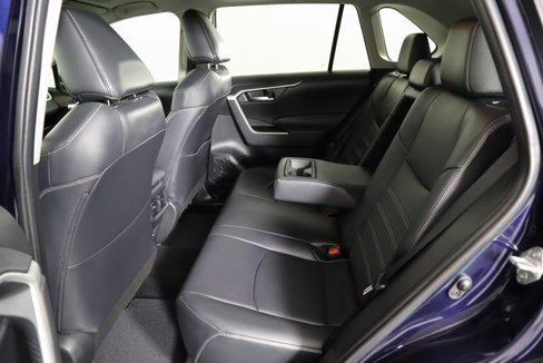 Used 2020 Toyota RAV4 XLE Premium image 18