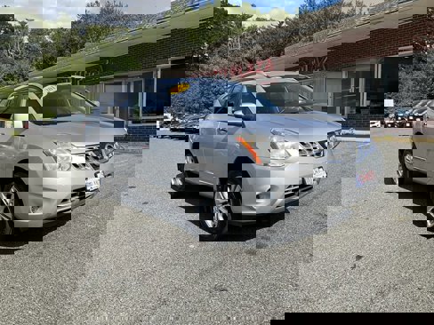 Used 2013 Nissan Rogue SV image 3