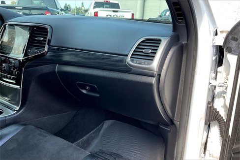 Used 2020 Jeep Grand Cherokee Altitude image 16