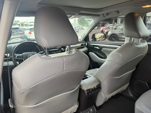 Used 2021 Toyota Highlander Platinum image 21