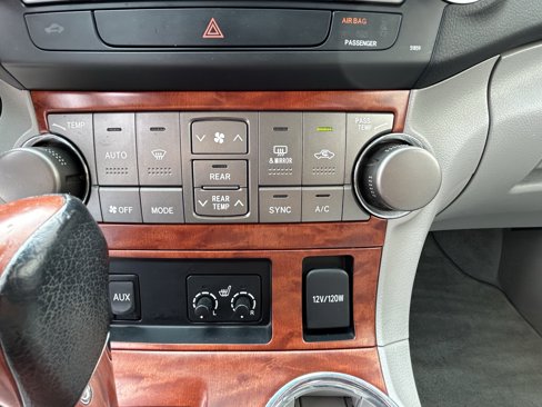 Used 2010 Toyota Highlander Limited image 24