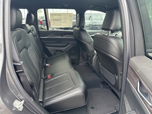 New 2025 Jeep Grand Cherokee Limited image 12