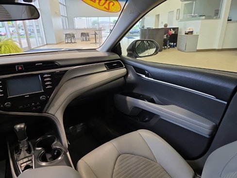 Used 2020 Toyota Camry SE image 17