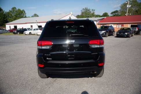 Used 2021 Jeep Grand Cherokee Laredo image 4