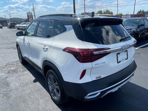 Certified 2022 Kia Seltos S image 5