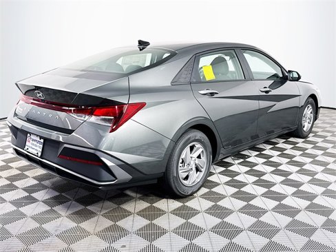 New 2025 Hyundai Elantra SE image 9
