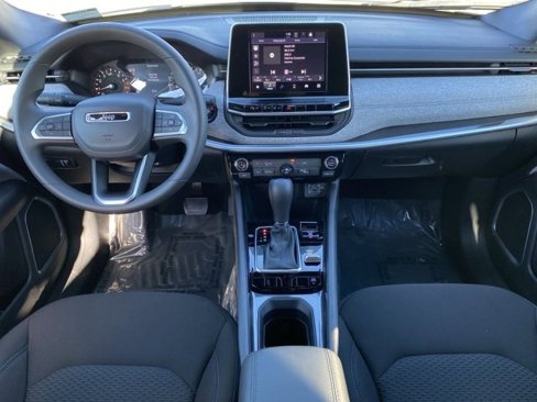 Used 2025 Jeep Compass Sport image 12