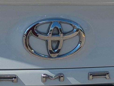 Used 2018 Toyota Camry SE image 11