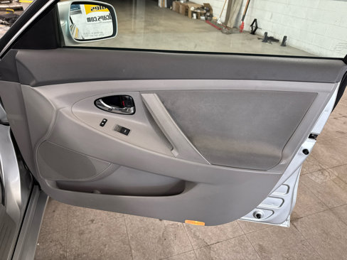 Used 2010 Toyota Camry LE image 58