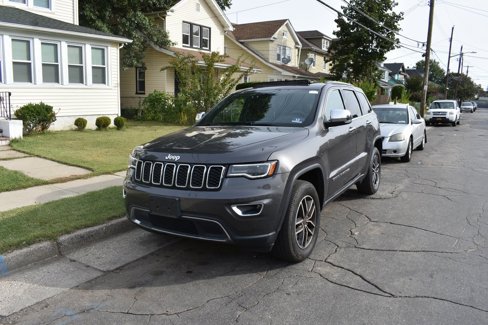 Used 2019 Jeep Grand Cherokee Limited w/ Luxury Group II image 2