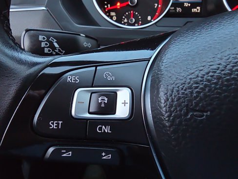 Used 2018 Volkswagen Tiguan SEL image 60