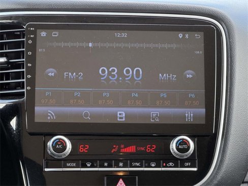 Used 2020 Mitsubishi Outlander AWD image 3