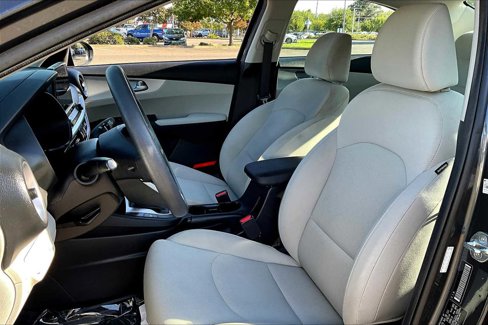 Used 2023 Kia Forte LXS image 7