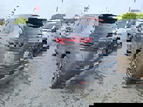 Used 2022 Nissan Rogue SV image 3