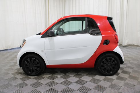Used 2016 smart fortwo pure image 28