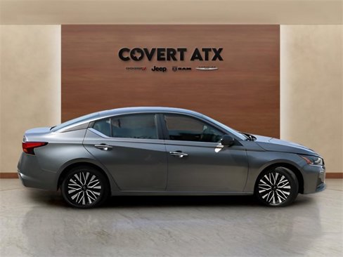 Used 2024 Nissan Altima 2.5 SV image 6