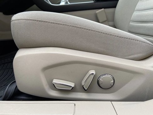 Used 2018 Ford Fusion SE image 11