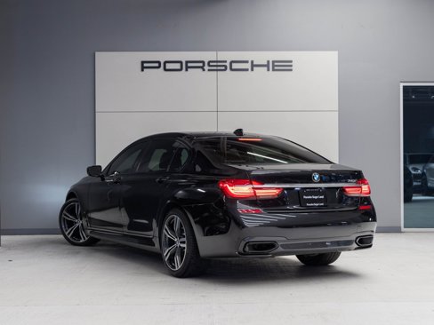 Used 2019 BMW 740i w/ Executive Package image 3