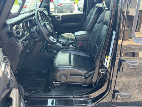 Used 2018 Jeep Wrangler Unlimited Sahara image 12