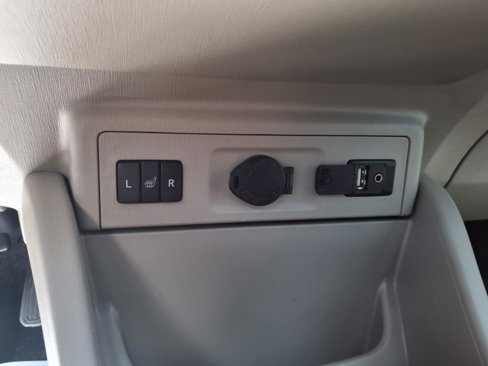 Used 2017 Toyota Prius V Five image 18