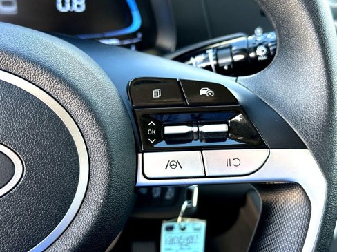 New 2025 Hyundai Elantra SE image 18