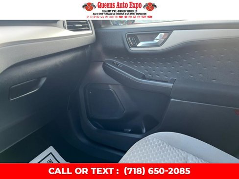 Used 2020 Ford Escape SE image 12