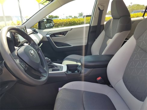 Used 2021 Toyota RAV4 XLE image 21