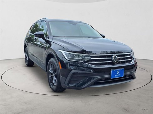 Used 2022 Volkswagen Tiguan SE image 3