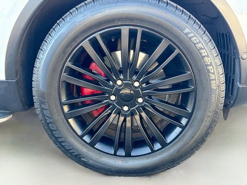 Used 2019 Land Rover Discovery HSE Luxury image 34