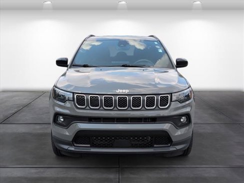 Used 2023 Jeep Compass Latitude w/ Sun and Sound Group image 3