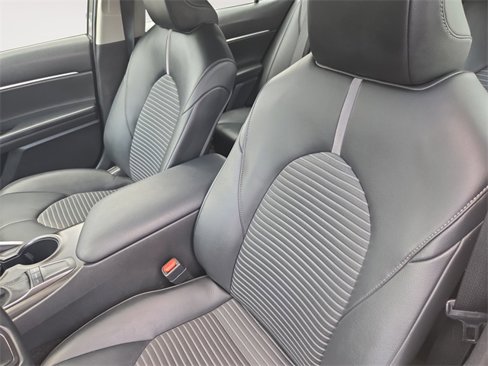 Used 2023 Toyota Camry SE image 11