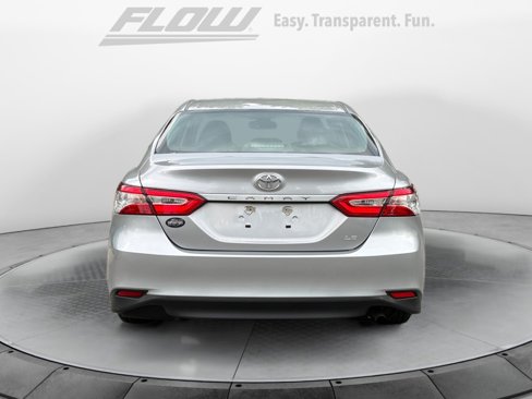 Used 2018 Toyota Camry LE image 7