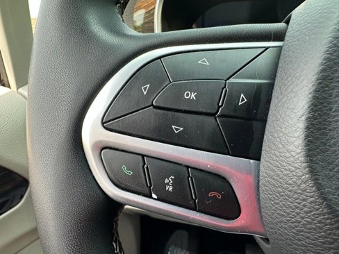 Used 2023 Chrysler Pacifica Limited image 33