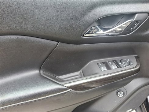 Used 2018 GMC Acadia SLT image 12