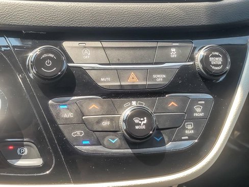 Certified 2023 Chrysler Voyager LX image 17