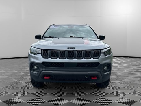 Used 2024 Jeep Compass Trailhawk image 2