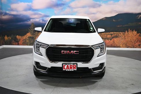 Used 2024 GMC Terrain SLE image 3