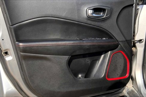 Used 2020 Jeep Compass Trailhawk image 21