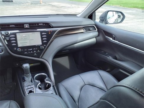Used 2020 Toyota Camry XLE image 20
