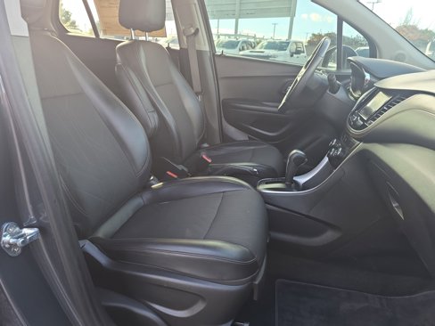 Used 2022 Chevrolet Trax LT w/ LT Convenience Package image 33