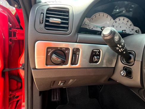 Used 2002 Ford Thunderbird image 29