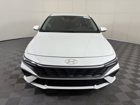 Used 2025 Hyundai Elantra SE image 7