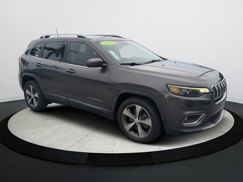 Used 2019 Jeep Cherokee Limited w/ Luxury Group image 2