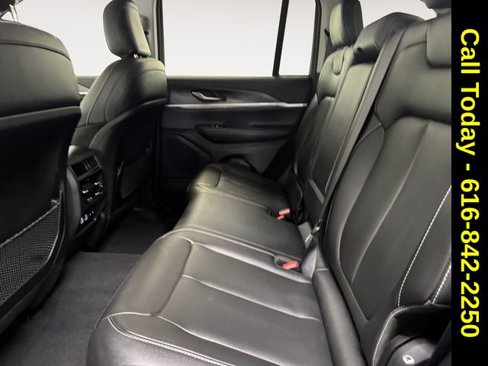Used 2023 Jeep Grand Cherokee Limited image 16