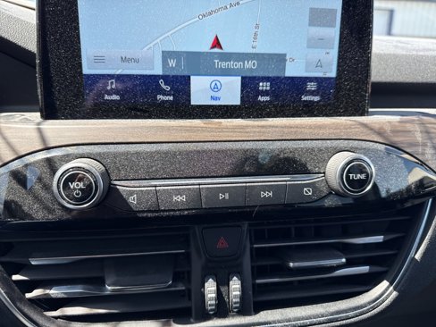 Used 2020 Ford Escape Titanium image 9