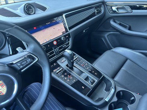 Certified 2025 Porsche Macan image 20