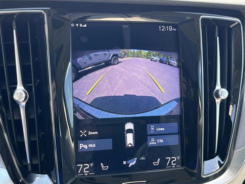 Used 2020 Volvo V60 T5 Momentum image 32