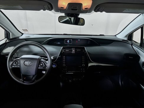 Used 2021 Toyota Prius LE image 12